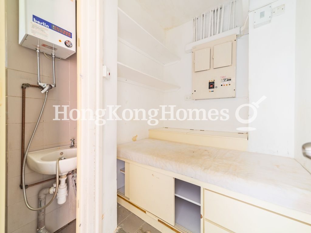 Maid's Room and Washroom — Pacific View - Block 05, Tai Tam