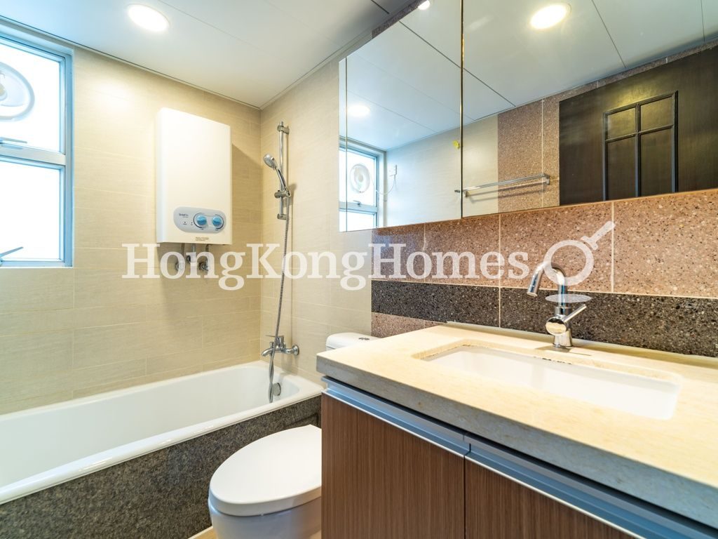 Master Bathroom — The Regalis, Pokfulam