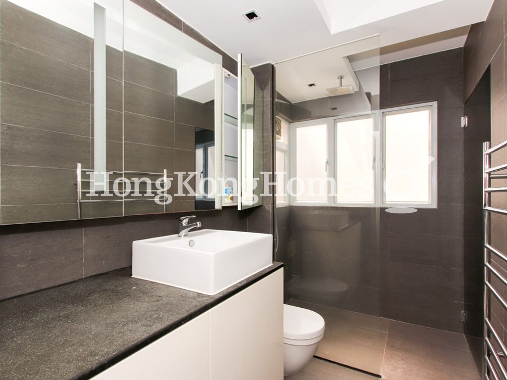 Bathroom — Woodlands Terrace, Mid-levels West