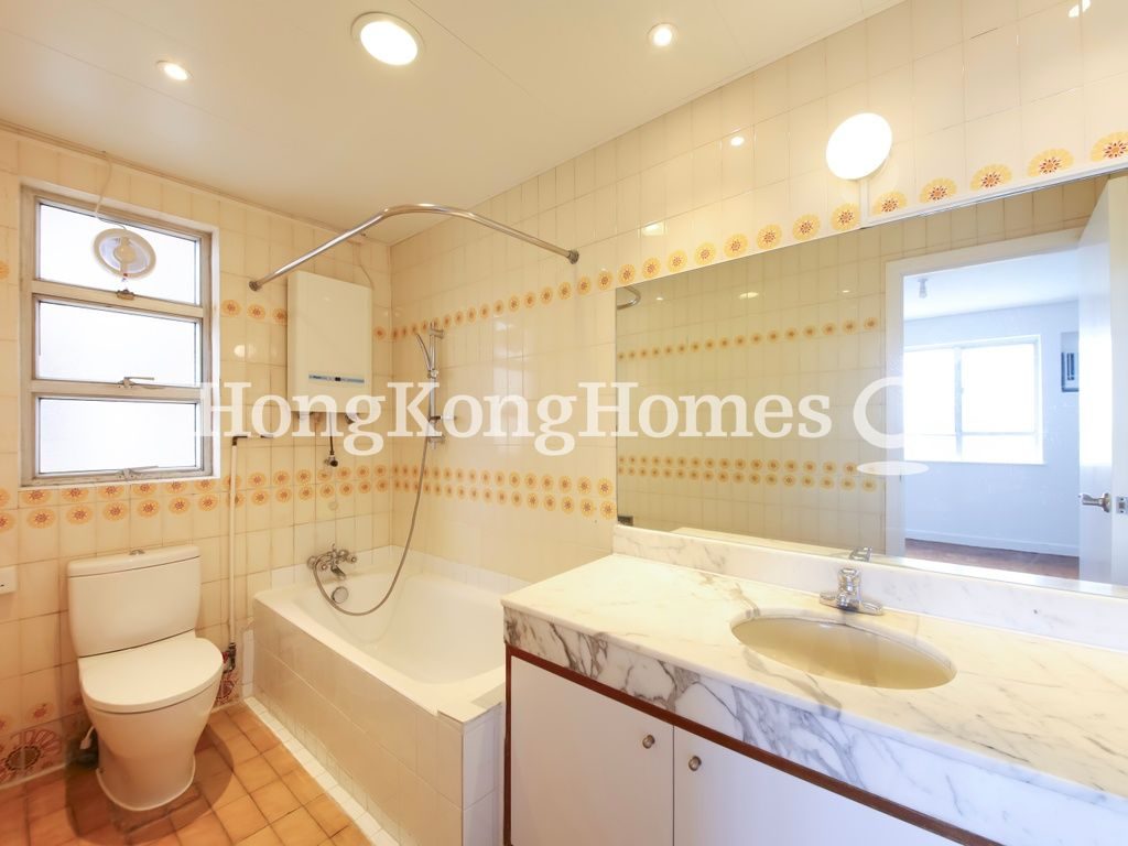 Master Bathroom — Baguio Villa - Block 22, Pokfulam