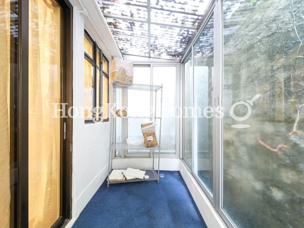 Enclosed Balcony off Living & Dining Rm — Bayview Mansion, Mid-levels Central