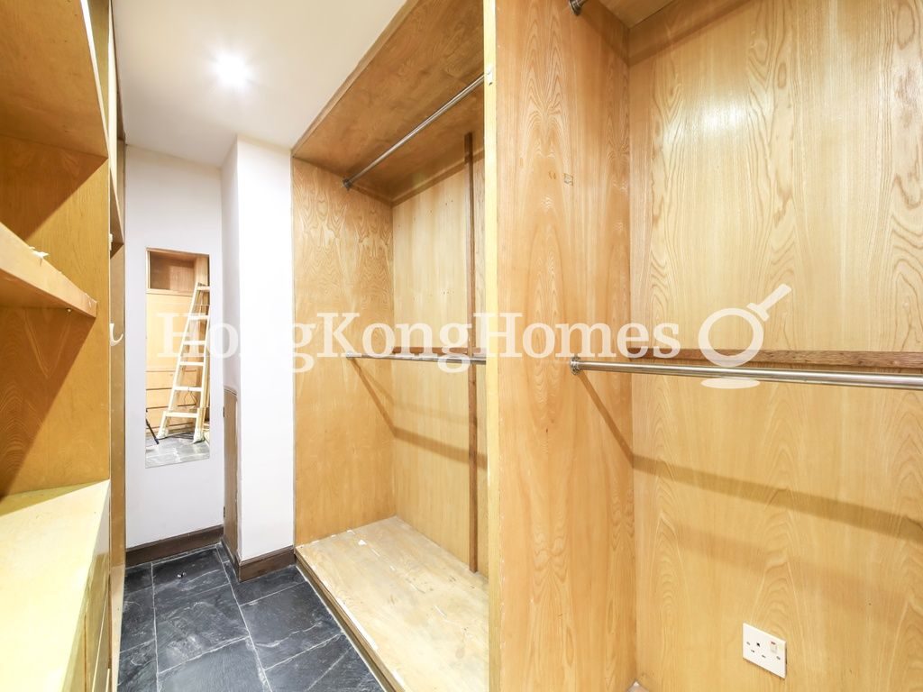 Walk-in Closet in Master Bedroom — Bayview Mansion, Mid-levels Central