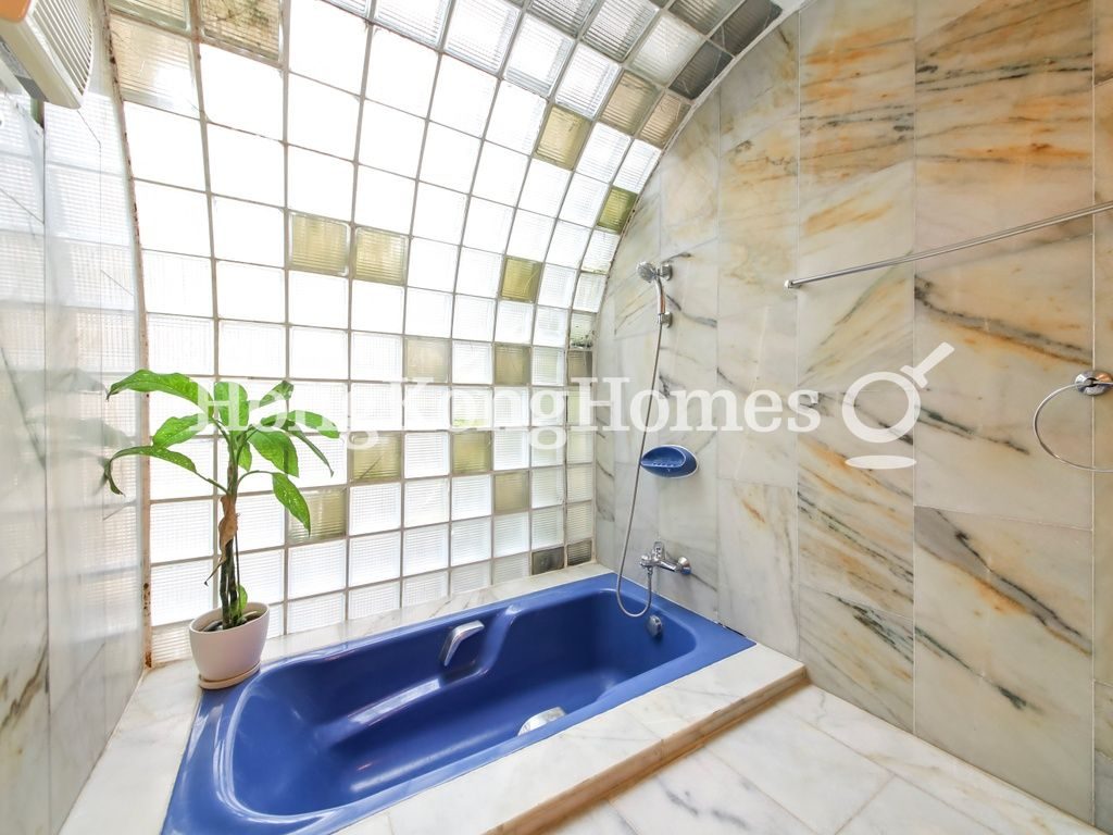 Master Bathroom — Bayview Mansion, Mid-levels Central