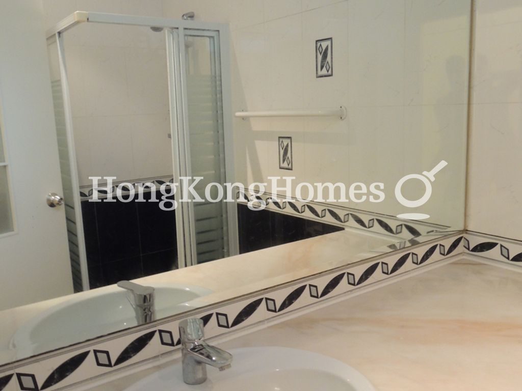 Master Bathroom — Phase 1 - Beach Village - Seahorse Lane - Block 08, Discovery Bay