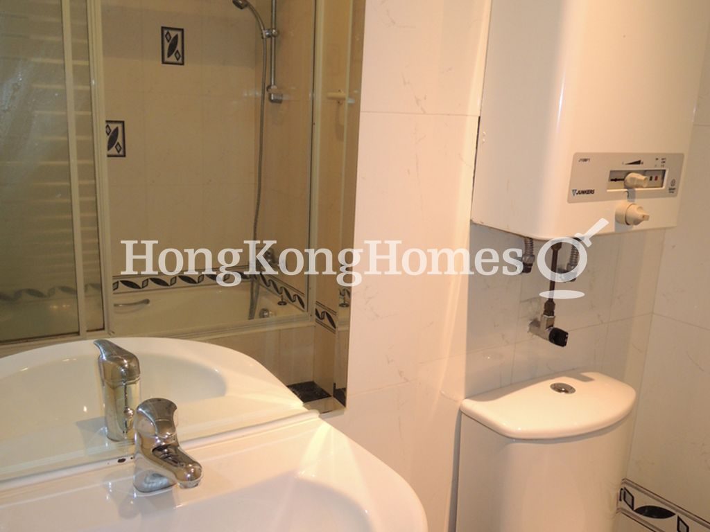 Guest Bathroom — Phase 1 - Beach Village - Seahorse Lane - Block 08, Discovery Bay