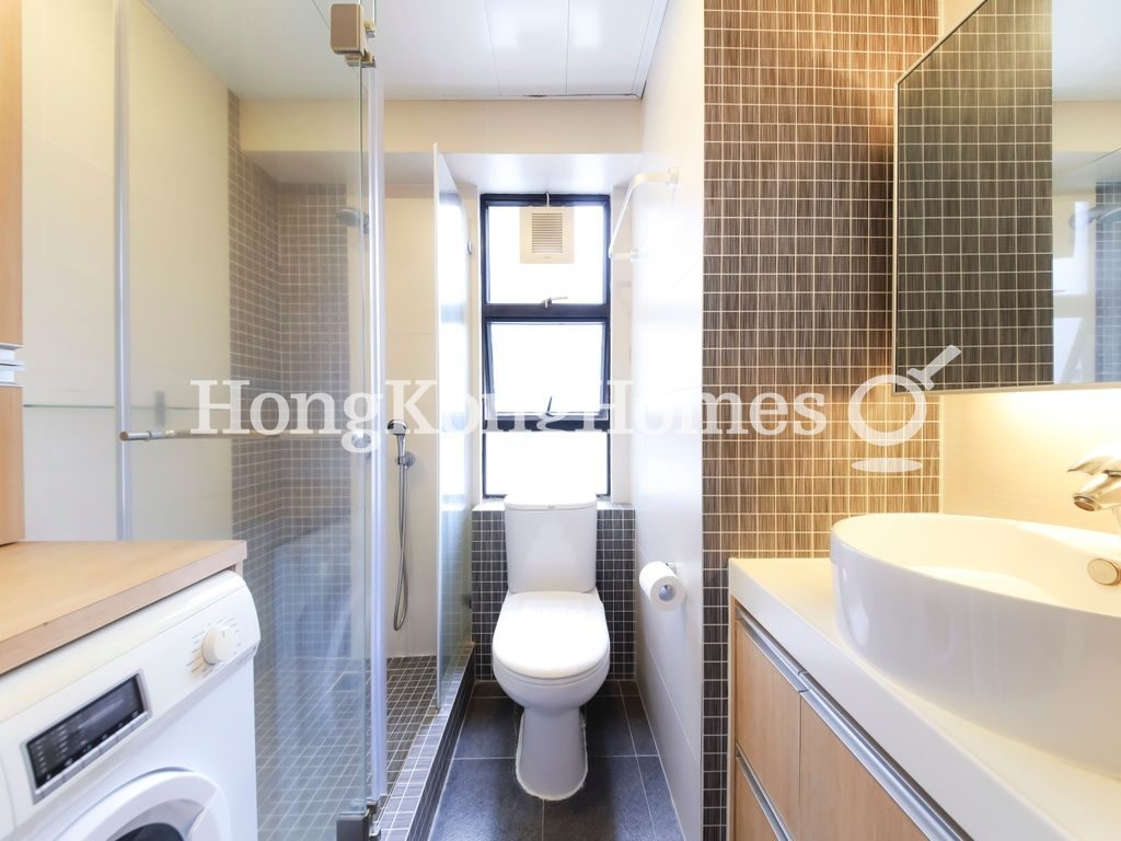 Guest Bathroom — Robinson Heights II, Mid-levels West