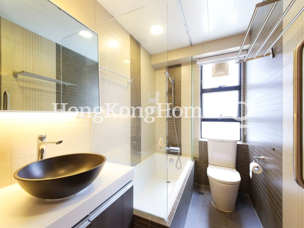 Master Bathroom — Robinson Heights II, Mid-levels West