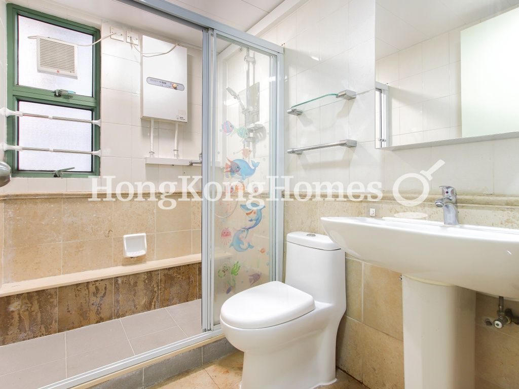 Guest Bathroom — Robinson Place - Block 02, Mid-levels West