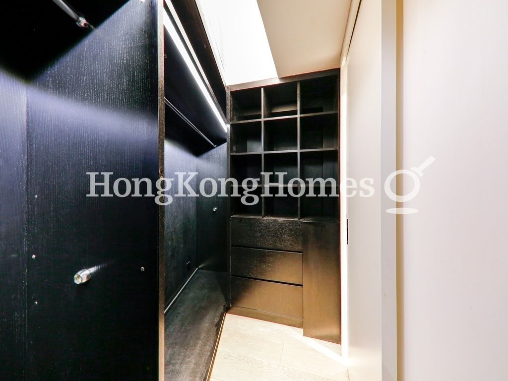 Walk-in Closet in Master Bedroom — Robinson Road, Mid-levels West