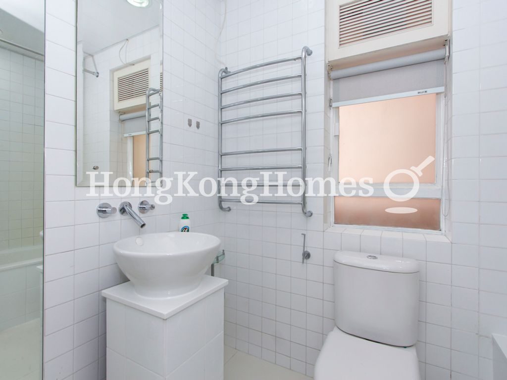 Guest Bathroom — Hillsborough Court - Block 03, Mid-levels Central