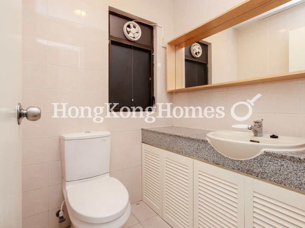 Guest Bathroom — Las Pinadas, Clear Water Bay