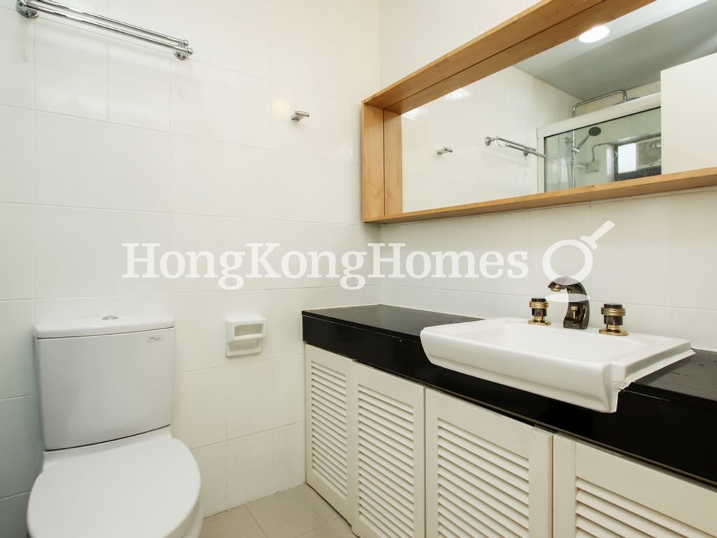 Master Bathroom — Las Pinadas, Clear Water Bay