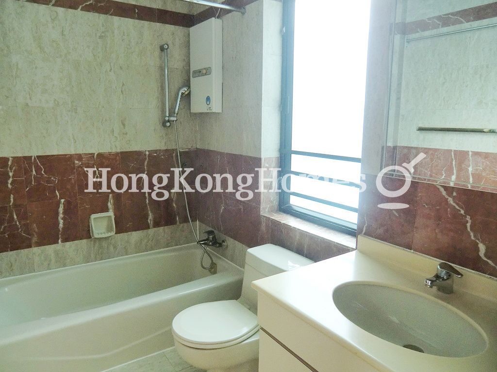 Master Bathroom — Repulse Bay Road, 37 - Block 01, Repulse Bay
