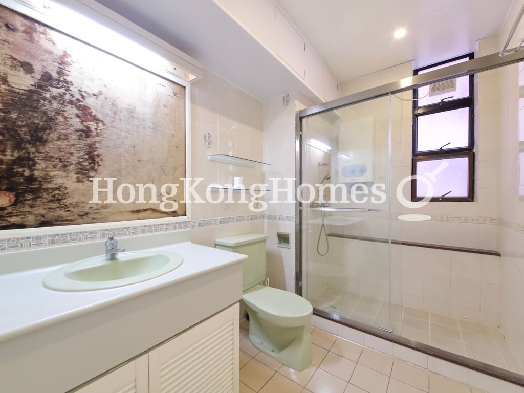 Guest Bathroom — The Broadville, Happy Valley