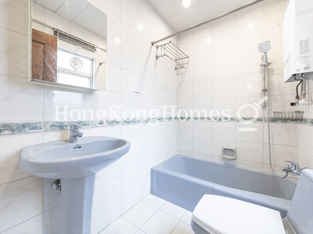 Guest Bathroom — Las Pinadas, Clear Water Bay