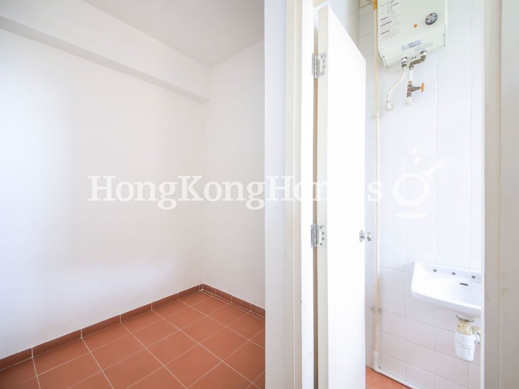 Maid's Room and Washroom — Repulse Bay Road, 23, Repulse Bay