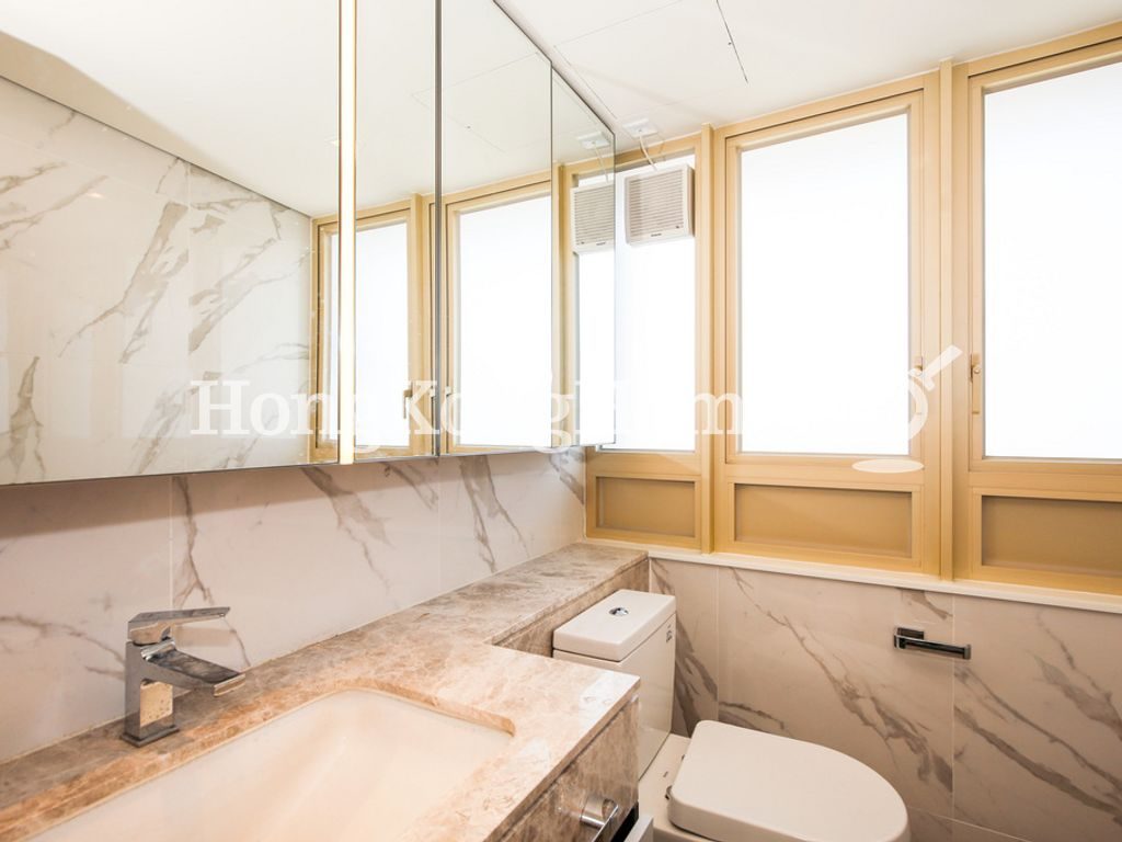 Ensuite Bathroom — St. Joan Court, Mid-levels Central