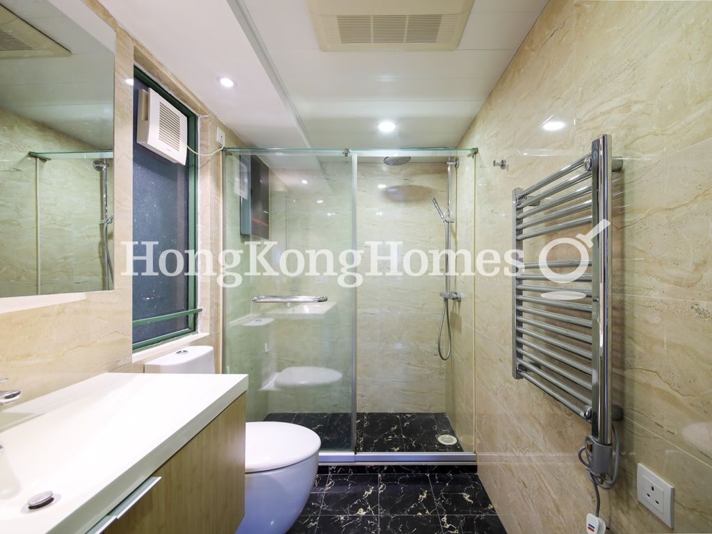Guest Bathroom — Robinson Place - Block 02, Mid-levels West