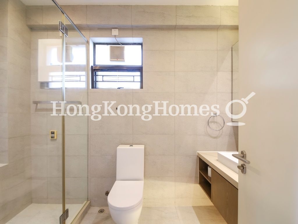 Master Bathroom — Bisney Road, 22-24, Pokfulam