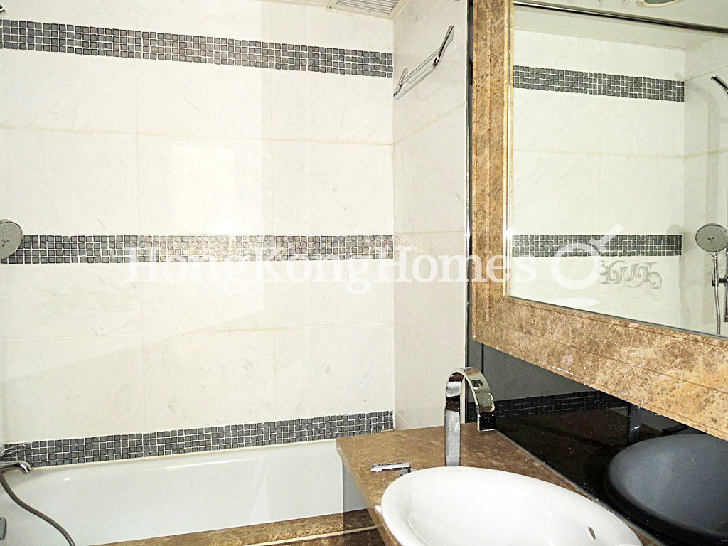 Second Ensuite Bathroom — Caribbean Coast - Phase 5 - La Mer, Tung Chung