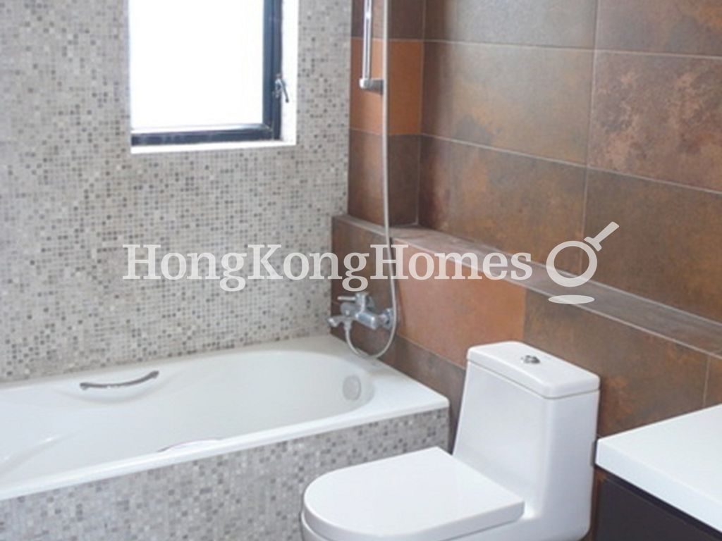 Master Bathroom — Casa Bella - Block 08, Clear Water Bay