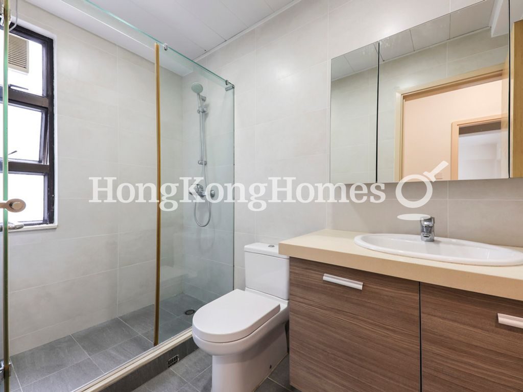 Guest Bathroom — Fortune Court, Mid-levels Central