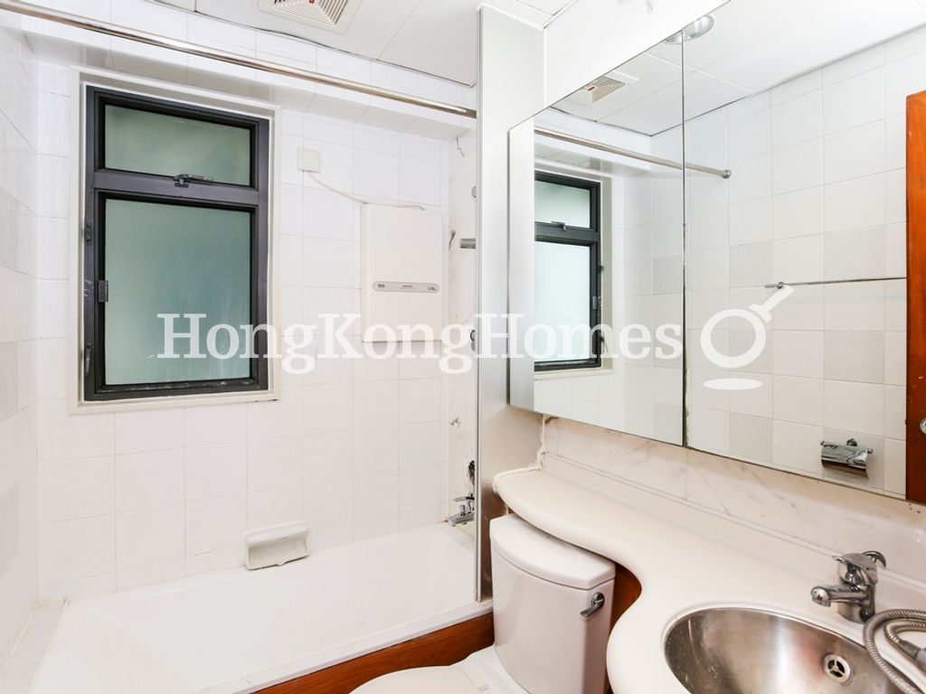 Master Bathroom — Palatial Crest, Mid-levels West