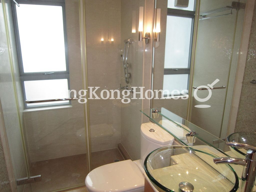Guest Bathroom — Residence Bel-air - Phase 04, Peak Tower 08, Pokfulam