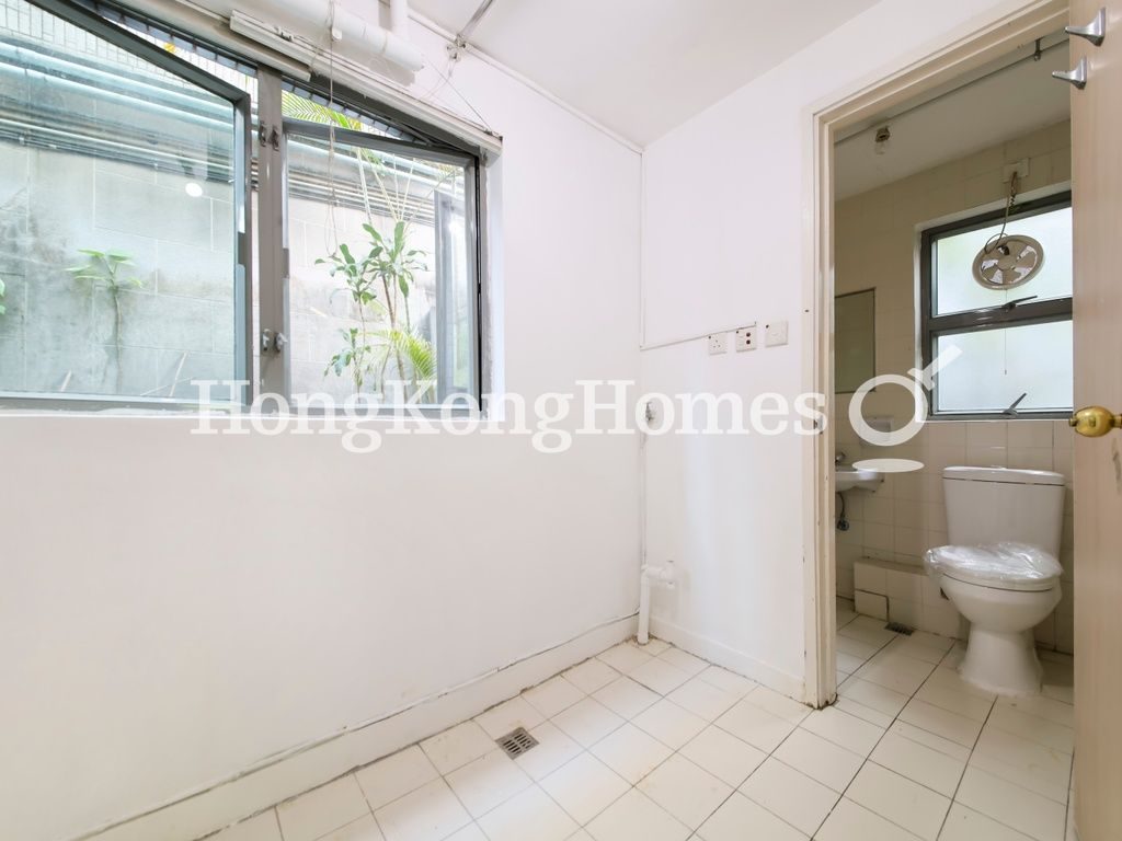 Maid's Room and Washroom — Tung Shan Terrace, 11, Mid-levels East