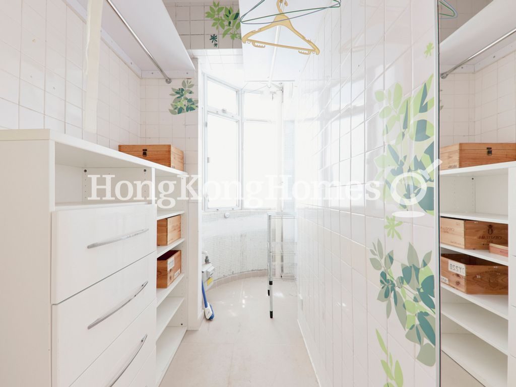 Walk-in Closet — Silverstone Mansion, Happy Valley