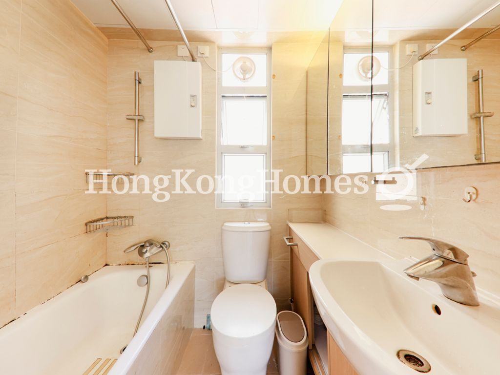 Bathroom — Silverstone Mansion, Happy Valley