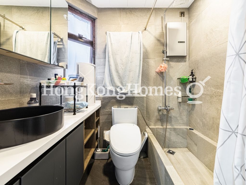 Master Bathroom — Way Man Court, Happy Valley