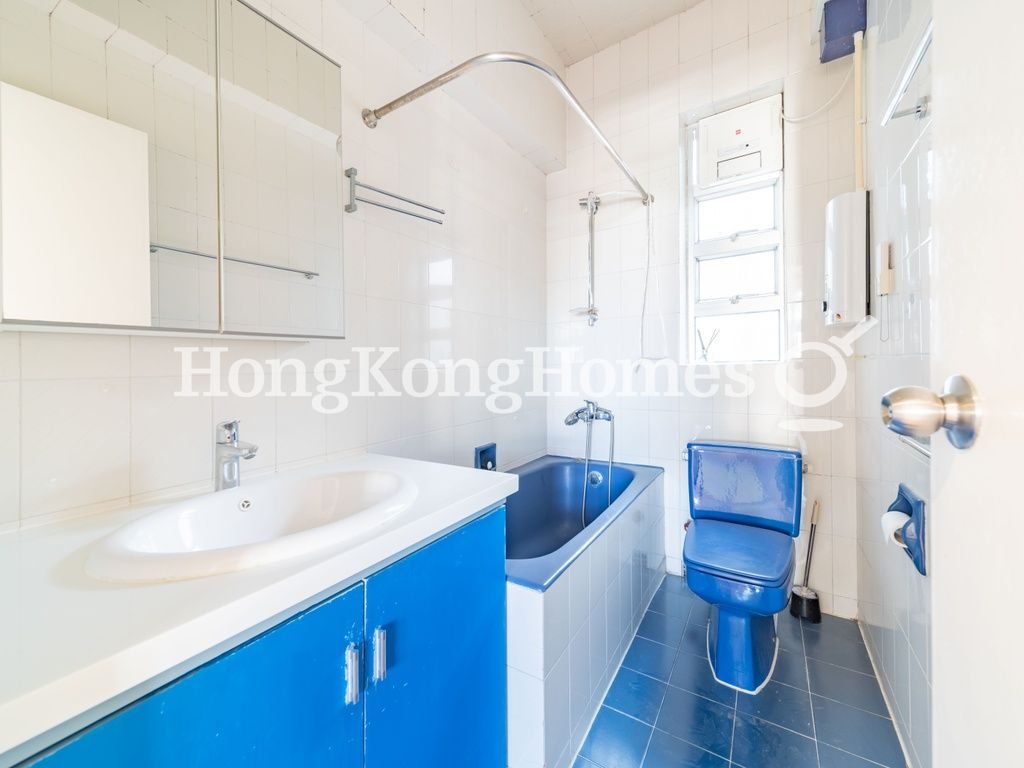 Guest Bathroom — Seaview Mansions, Mid-levels Central