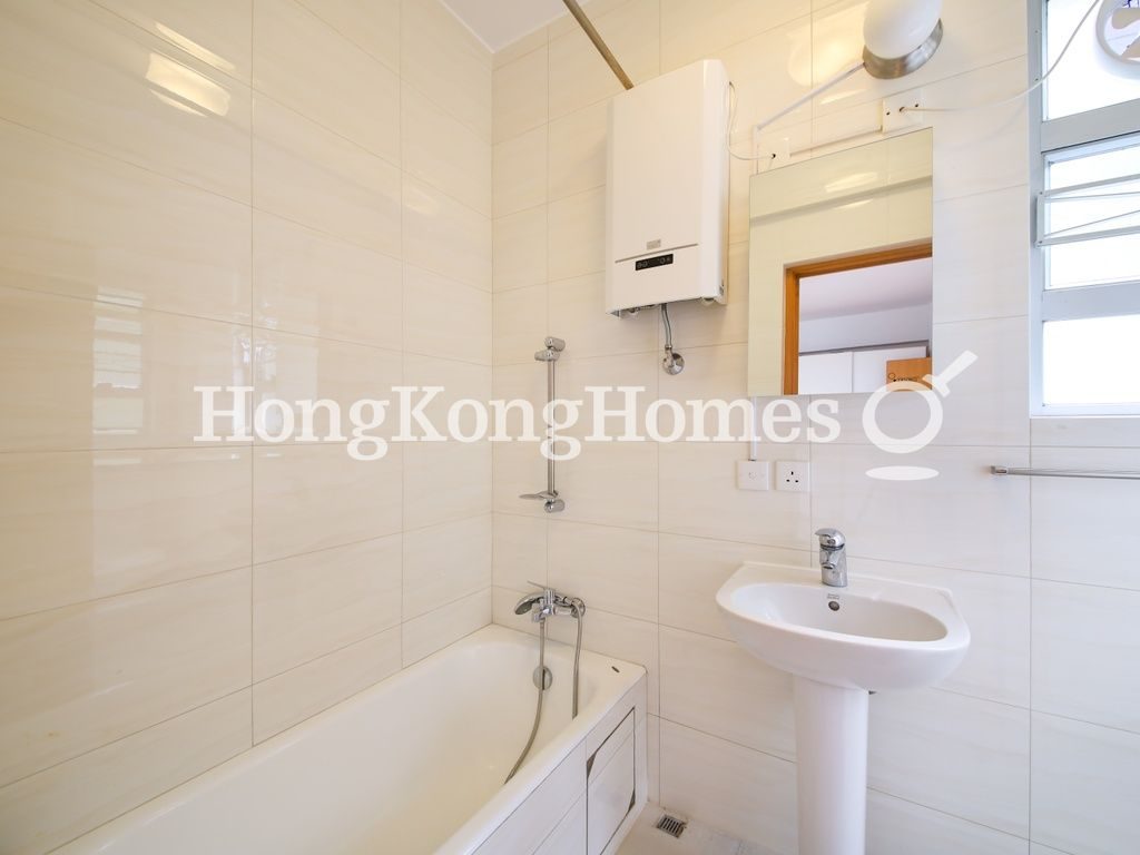 Master Bathroom — Villa Verde - Block C, The Peak