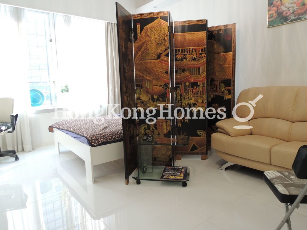 Studio — Convention Plaza Apartments, Wan Chai