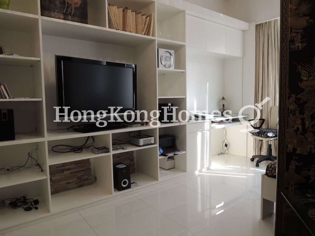 Studio — Convention Plaza Apartments, Wan Chai