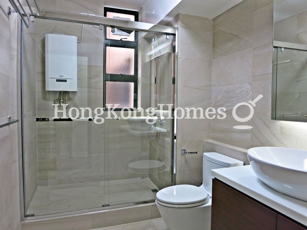Guest Bathroom — The Broadville, Happy Valley