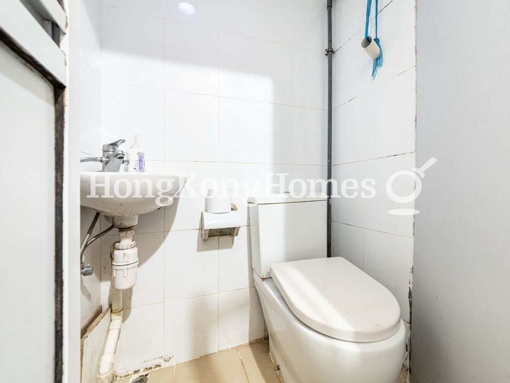 Maid's Washroom — Baguio Villa - Block 38, Pokfulam
