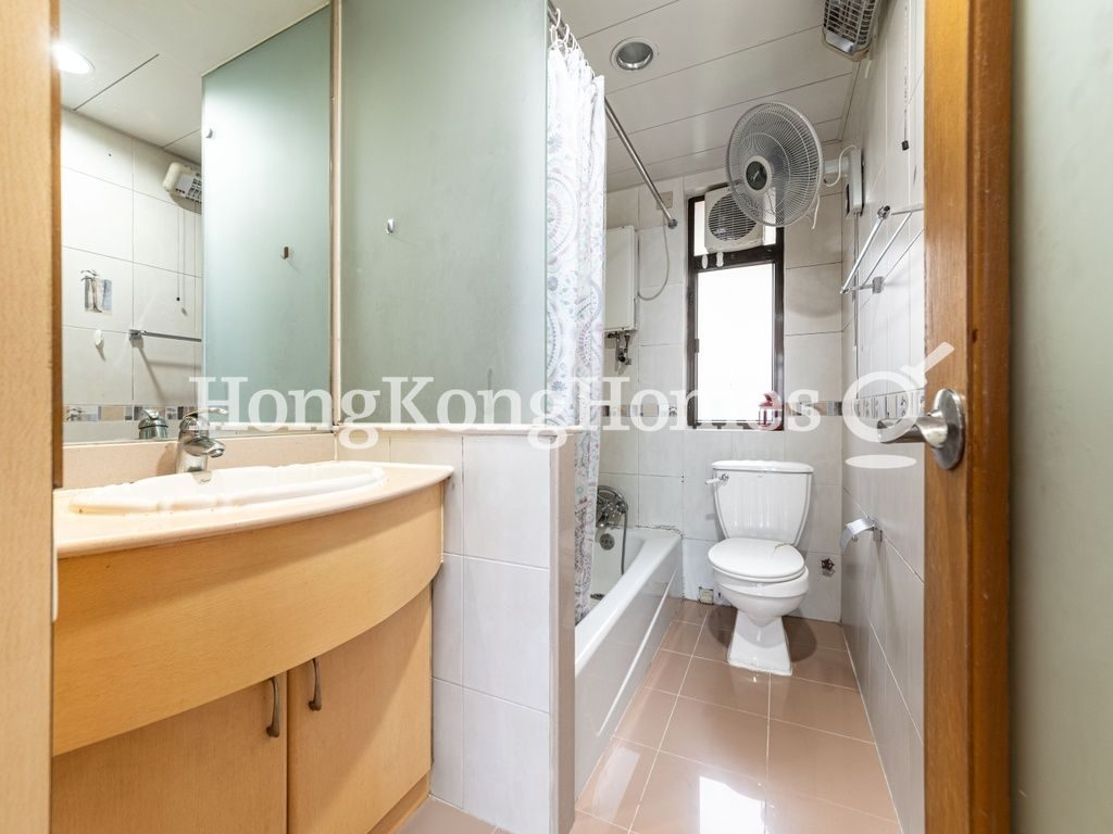 Master Bathroom — Baguio Villa - Block 38, Pokfulam