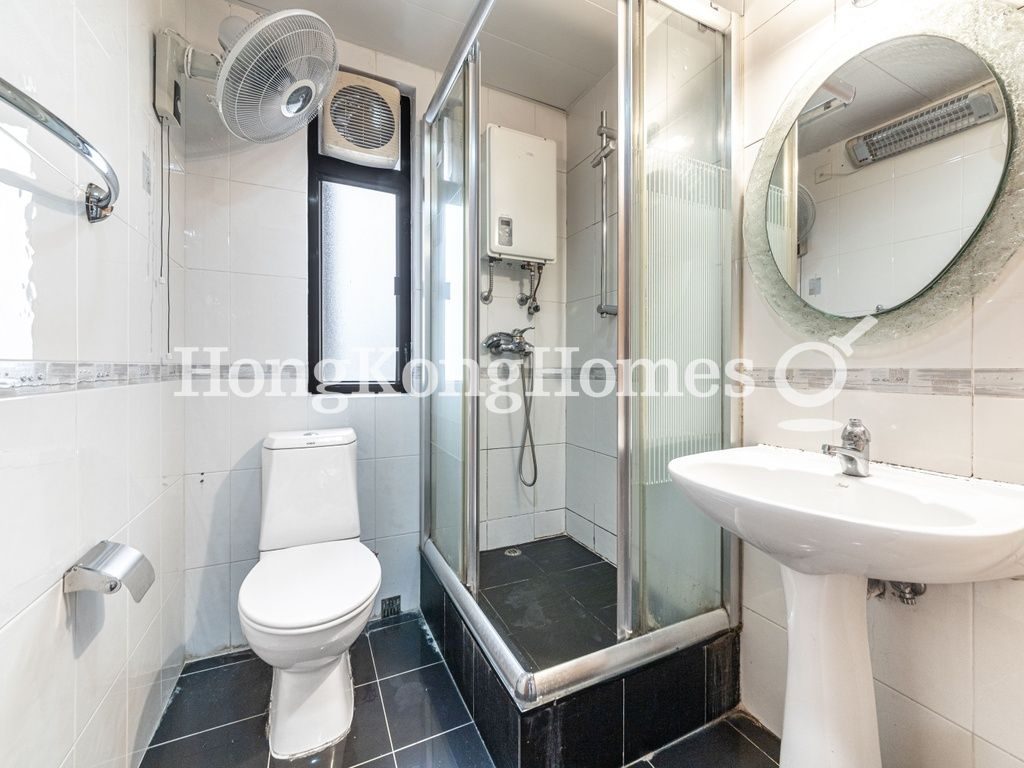 Guest Bathroom — Baguio Villa - Block 38, Pokfulam