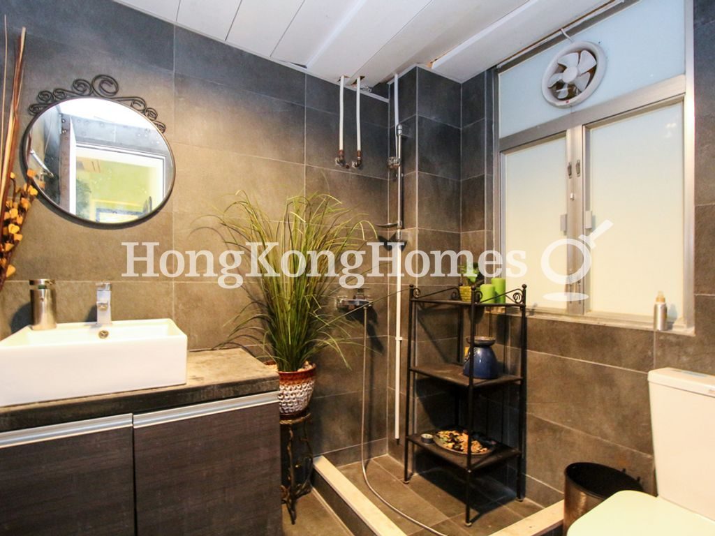 Guest Bathroom — Elgin Street, 49-49C, Central