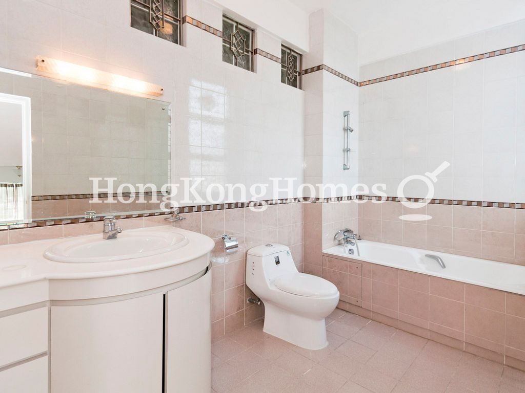 Master Bathroom — Grand Chateau (Lot 1727, DD221), Sai Kung
