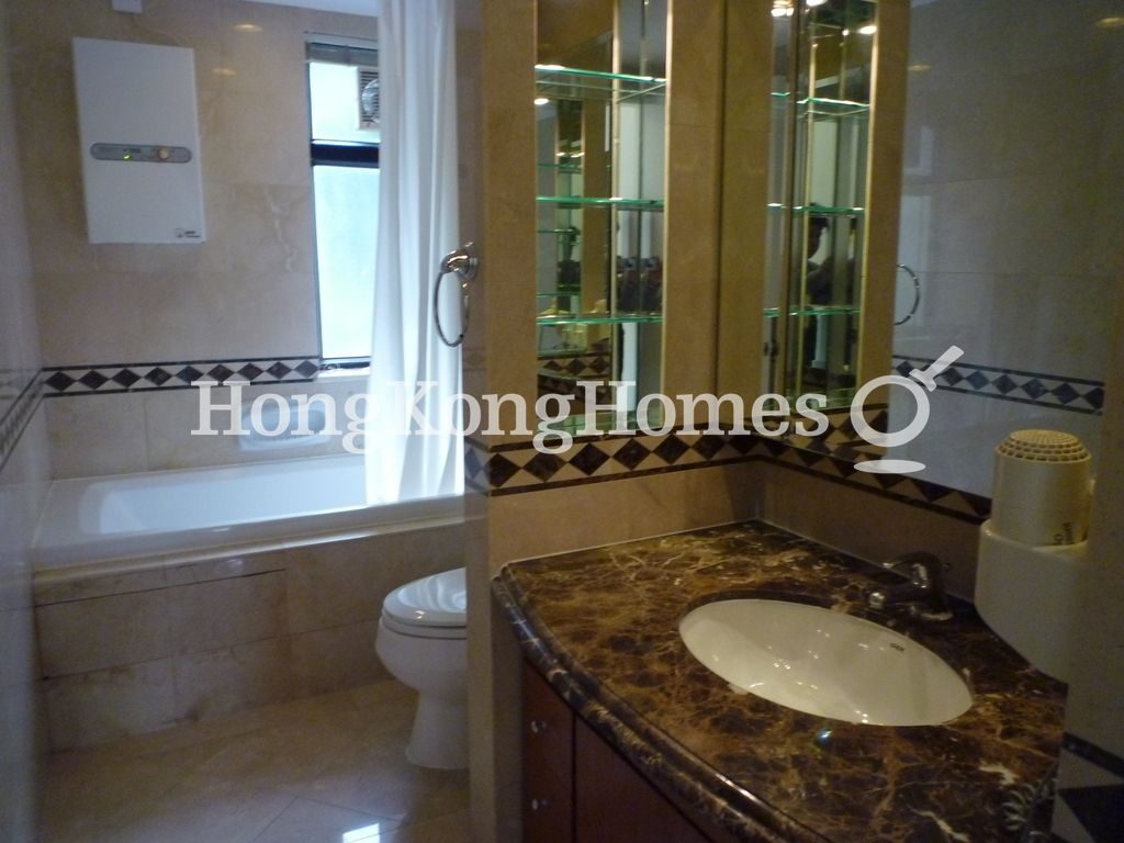Master Bathroom — Grand Garden - Block 02, Repulse Bay