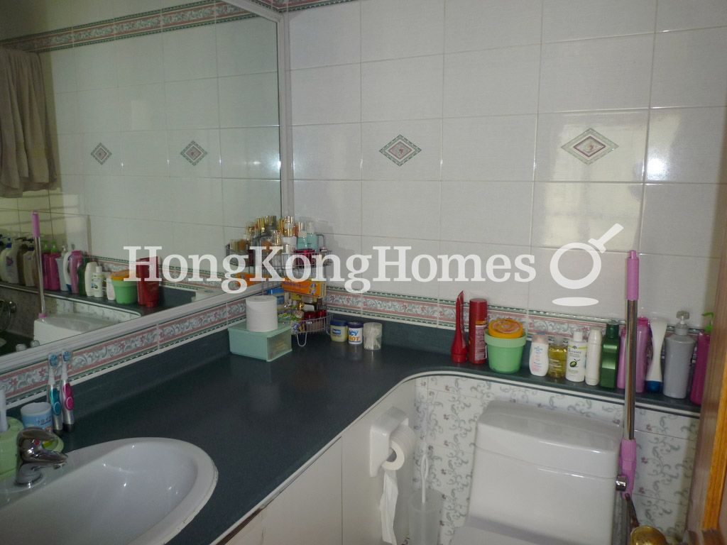 Master Bathroom — Laguna City - Phase 04, Block 22, Laguna Cove, Lam Tin