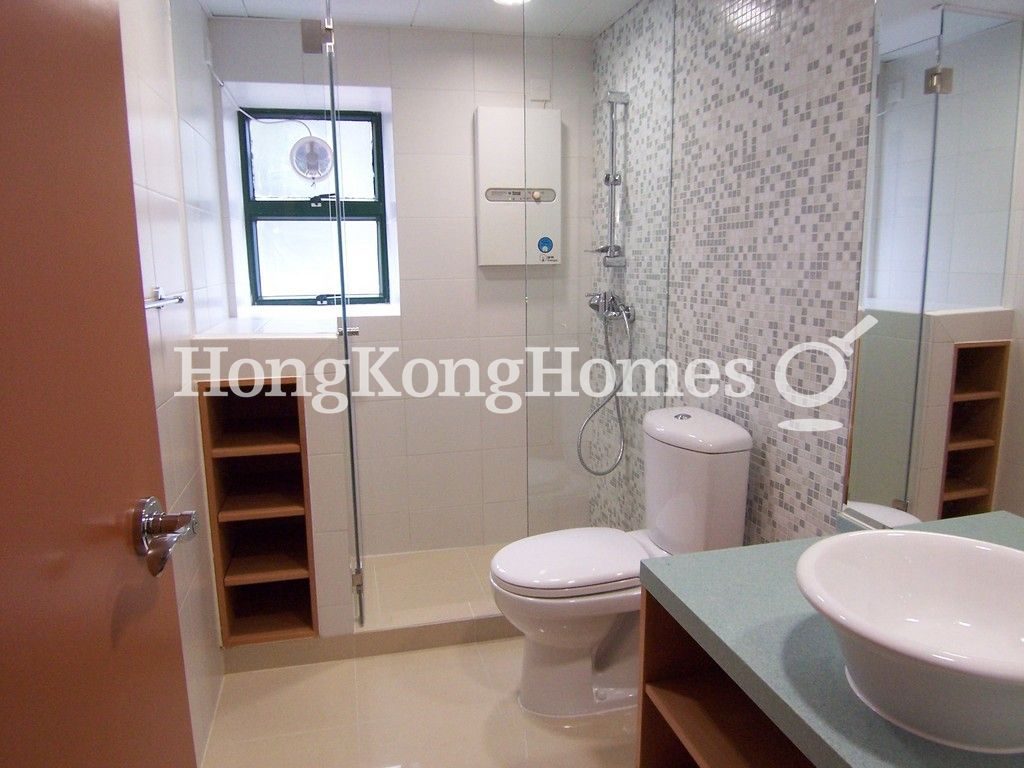 Guest Bathroom — Monmouth Place, Mid-levels East