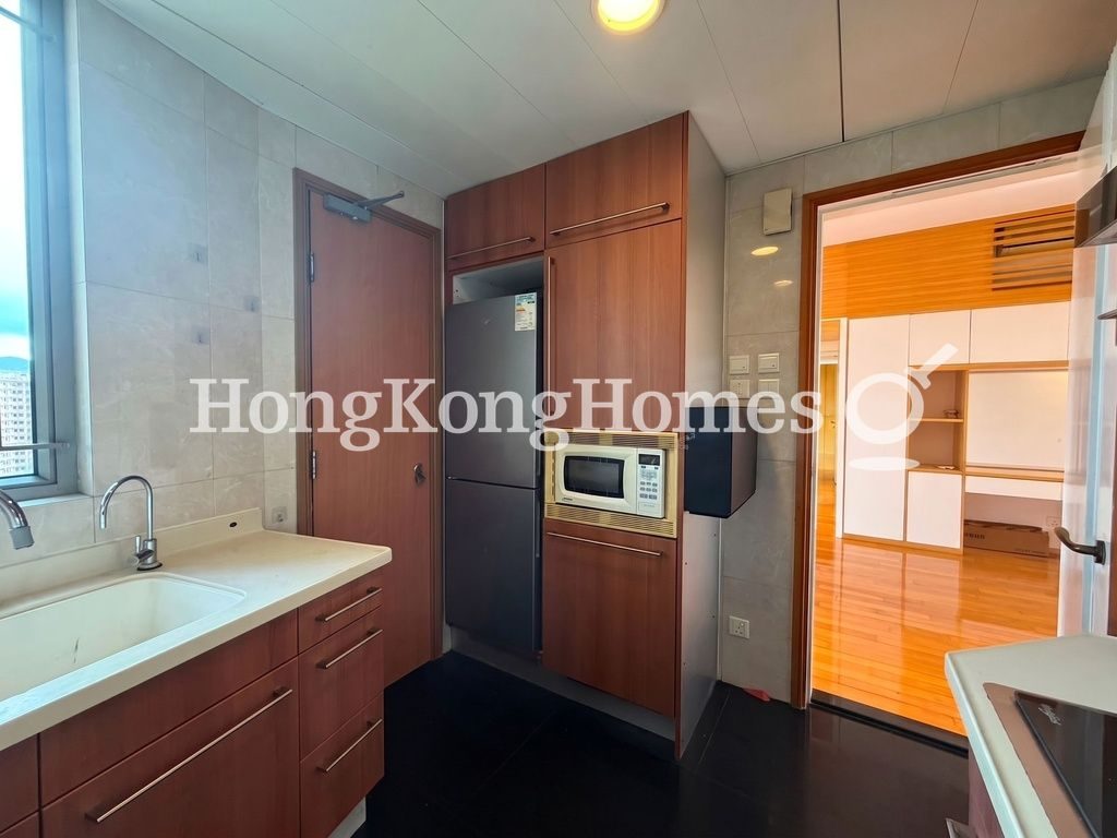 Kitchen — Parc Palais - Blk 03, Ho Man Tin / Waterloo Road