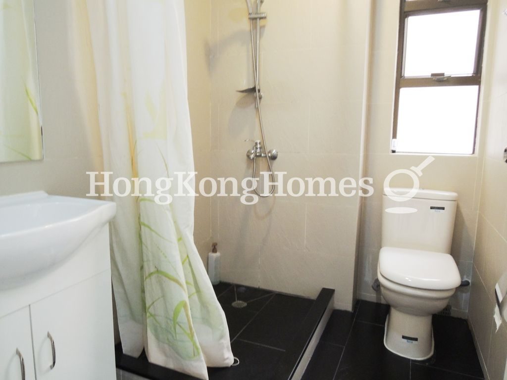 Guest Bathroom — Realty Gardens - Vienna Court, Mid-levels West
