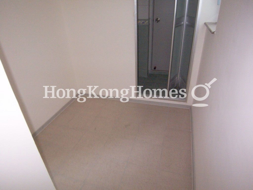 Maid's Room — Residence Bel-air - Phase 04, Peak Tower 07, Pokfulam