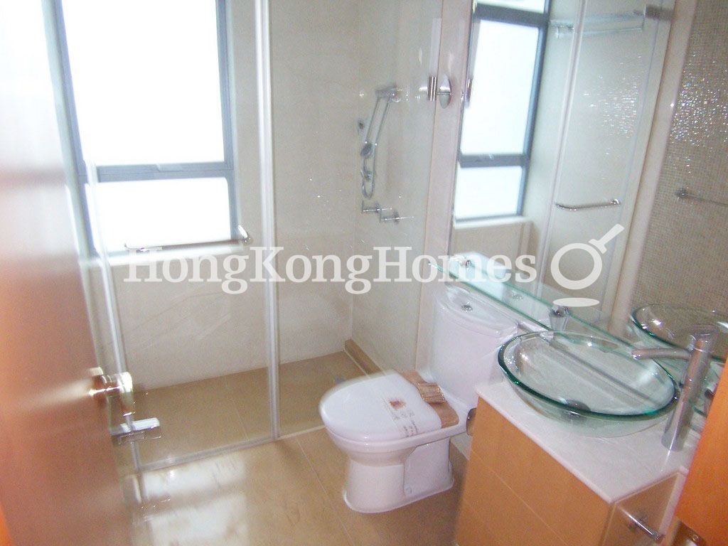 Guest Bathroom — Residence Bel-air - Phase 04, Peak Tower 07, Pokfulam