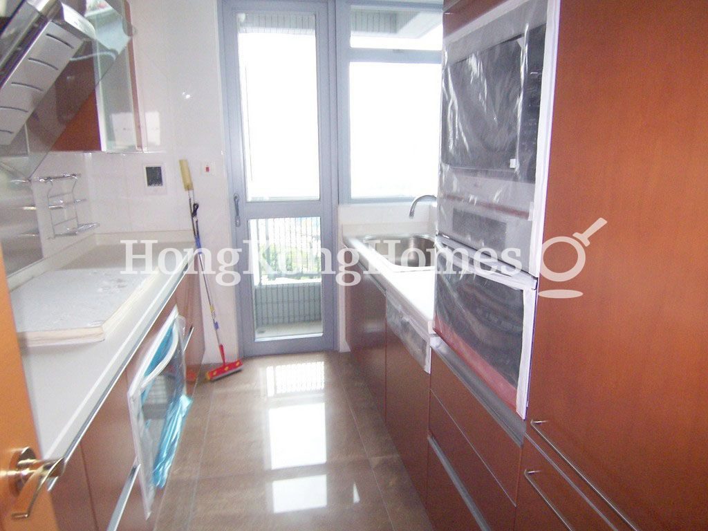 Kitchen — Residence Bel-air - Phase 04, Peak Tower 07, Pokfulam